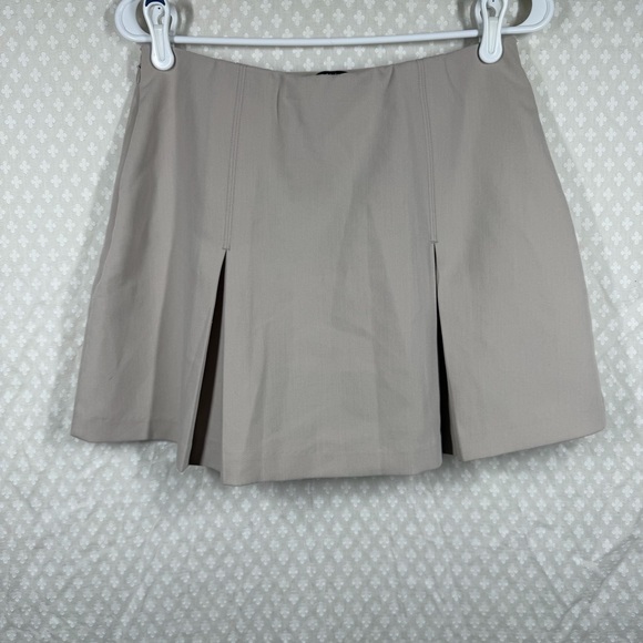 Abercrombie & Fitch Cream‎ Micro Pleated Low Rise Skort - Picture 5 of 5